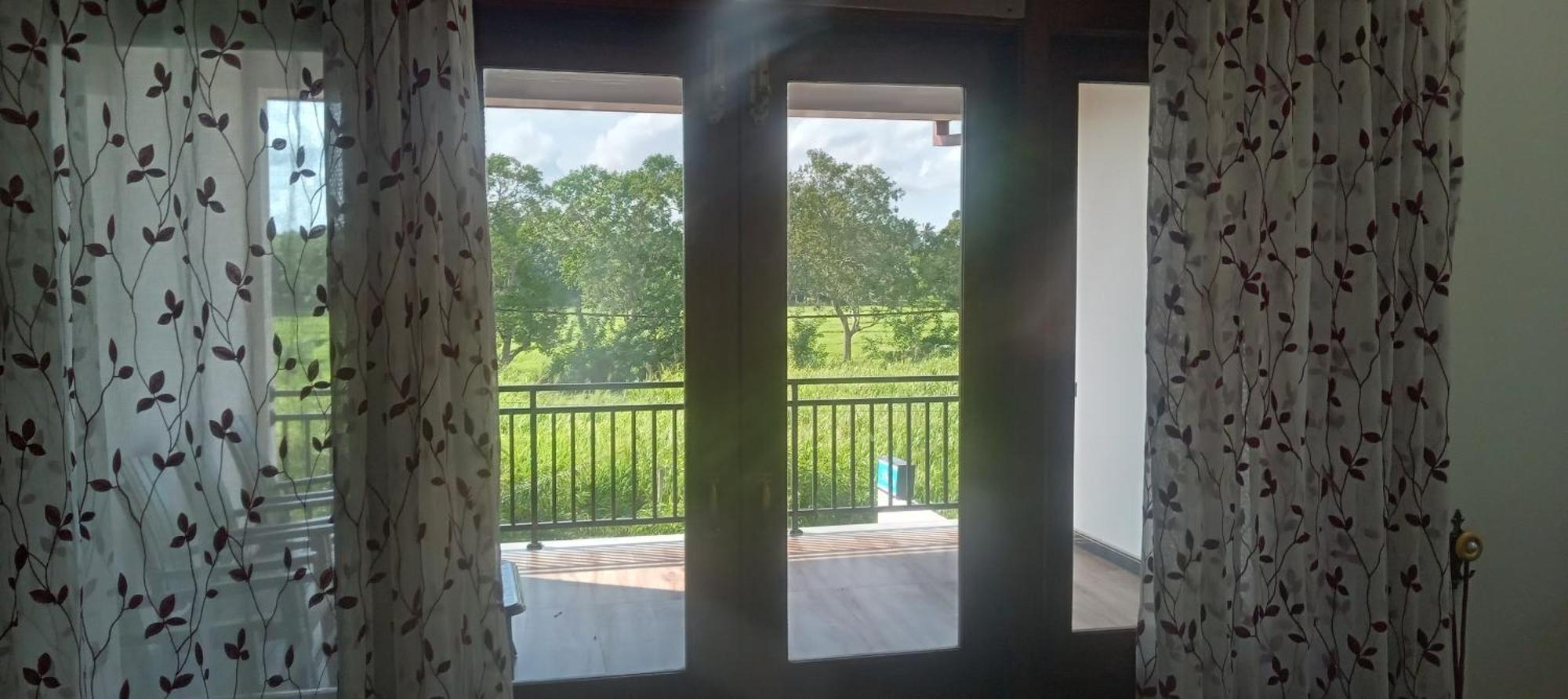 Bliss Lake, Holiday Bungalow, Thissawewa アヌラーダプラ エクステリア 写真