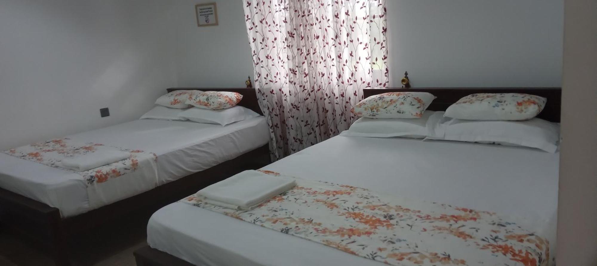 Bliss Lake, Holiday Bungalow, Thissawewa アヌラーダプラ エクステリア 写真